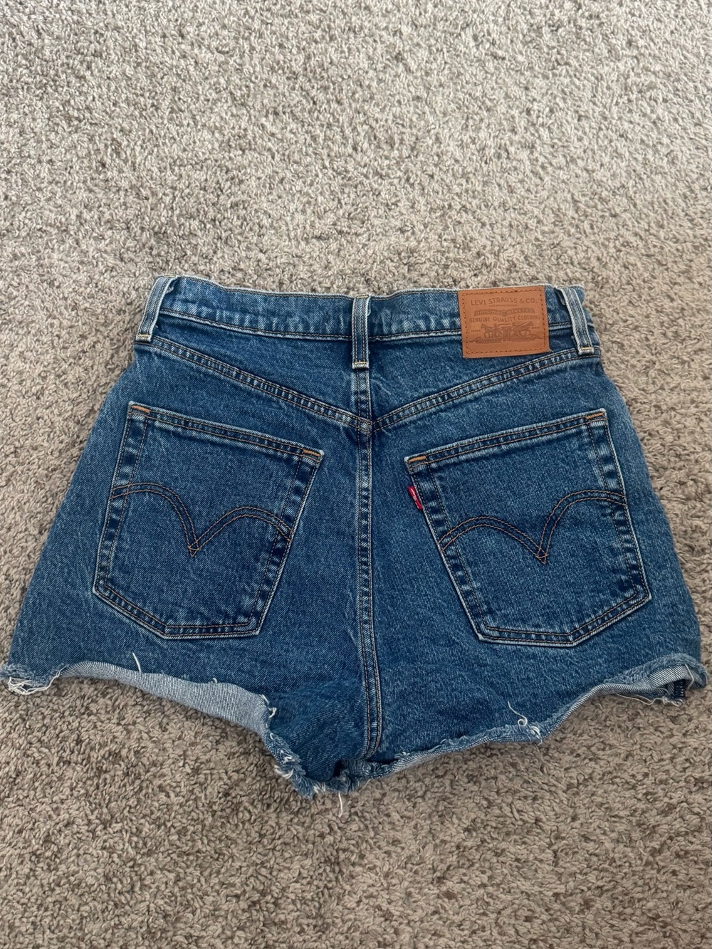 Levi's Ribcage Shorts - Picture 2 of 3